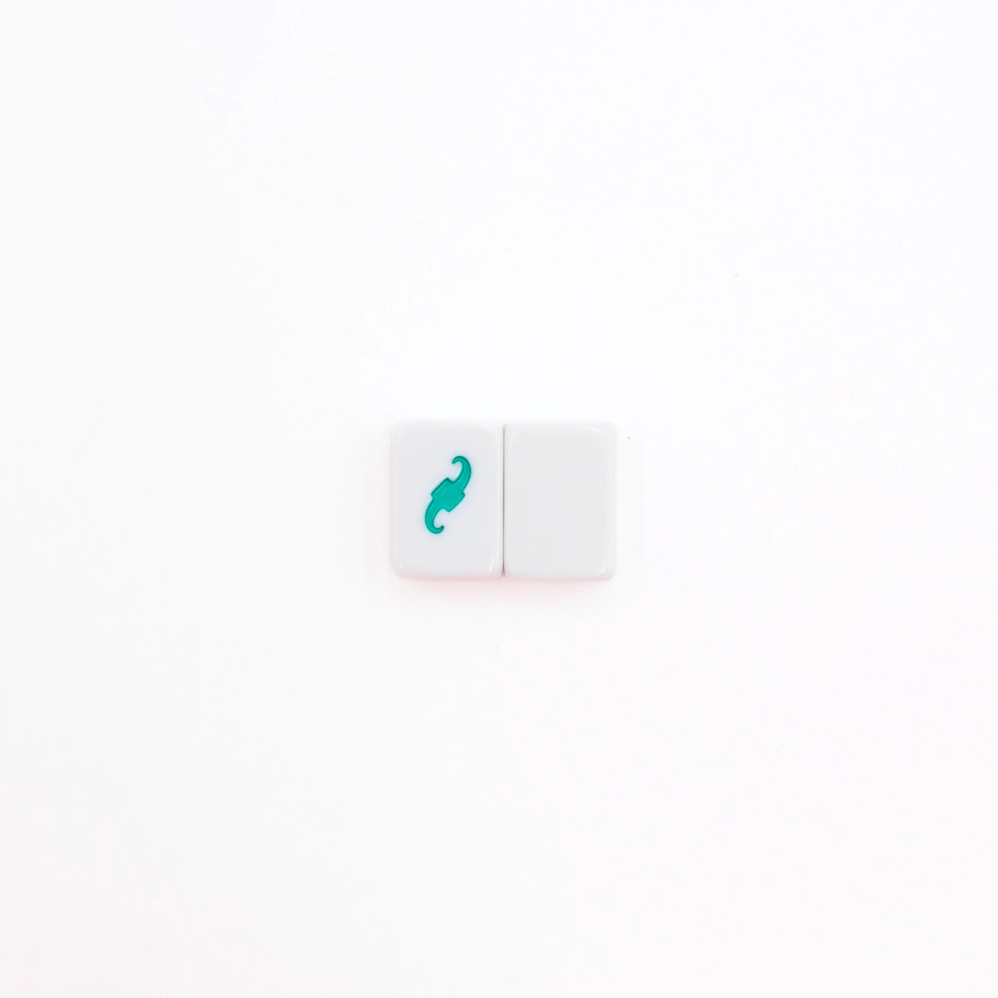 White Go Anywhere mini mahjong tiles: glossy tile backs with blank tile design