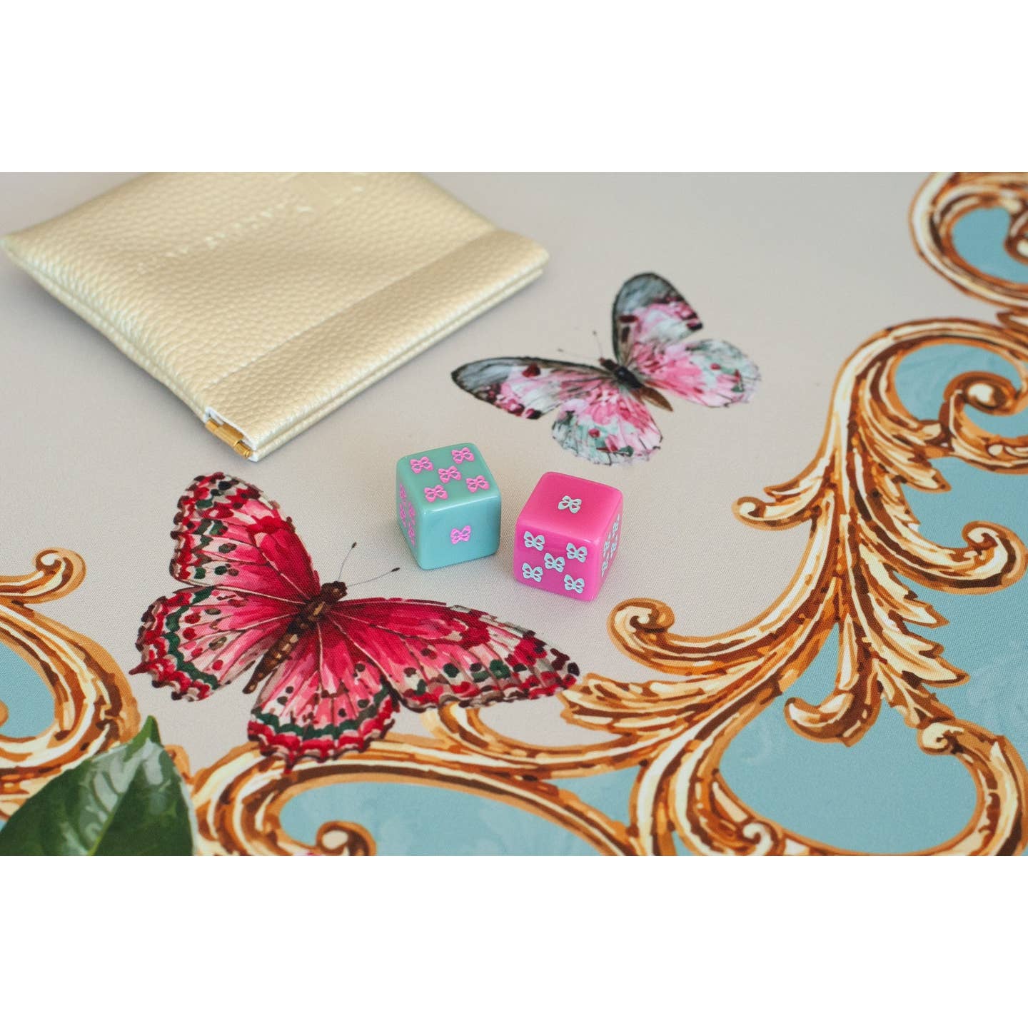 Mahj in Bloom dice with the matching pouch on the garden floral mat